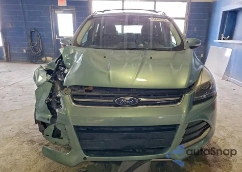2013 Ford Escape Titanium z USA, uszkodzony, nr VIN 1FMCU0J92DUB45078